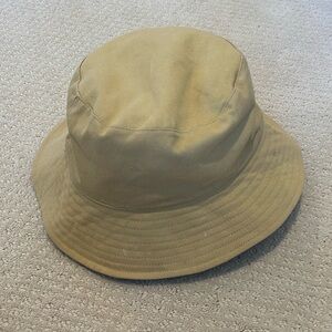 Vince Camuto bucket hat